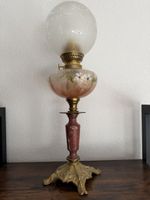 Lampe à pétrole ancienne avec globe fleuri, parfait état