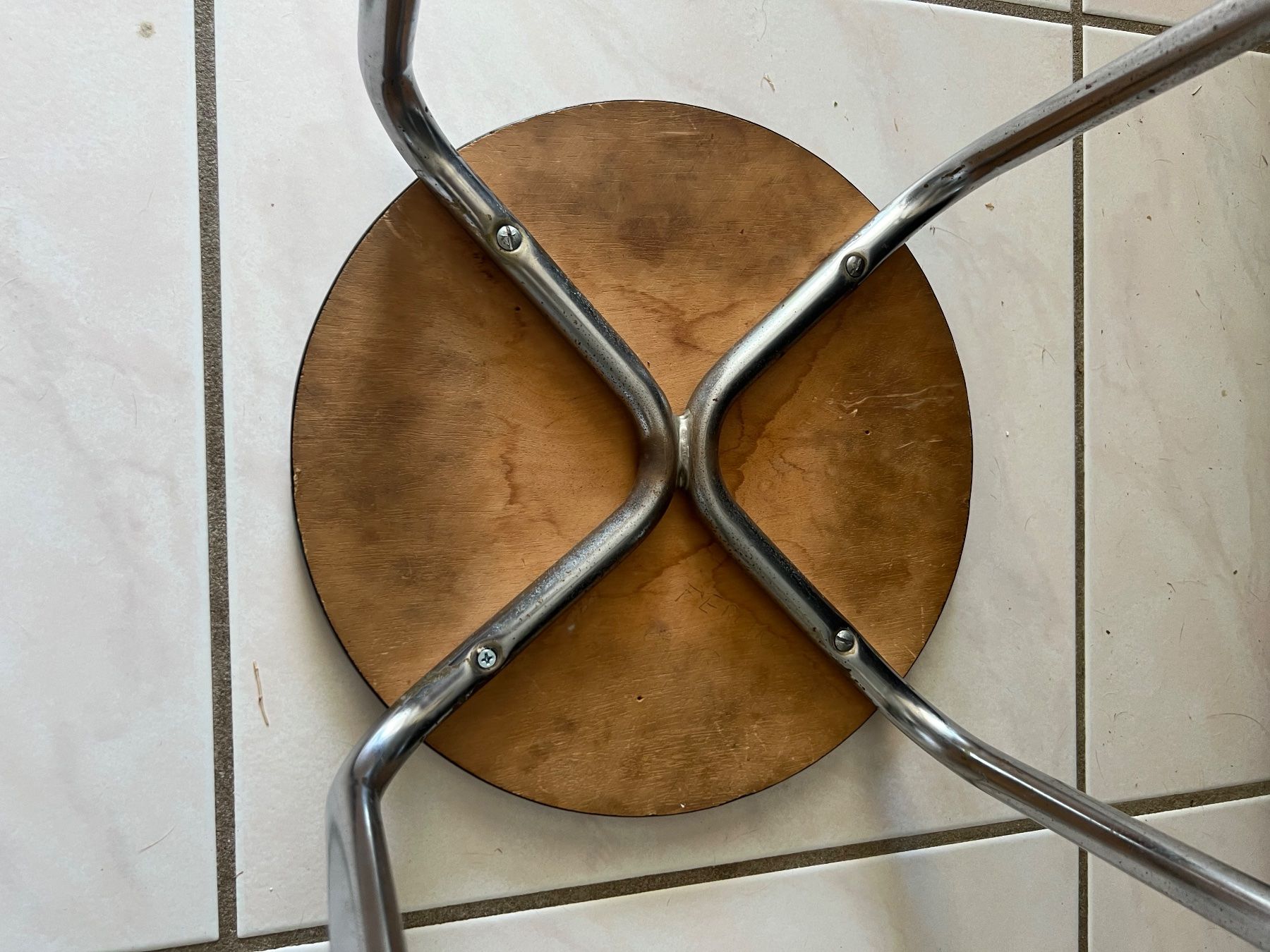 Hocker: Vintage Hocker, Chromgestell, gelbe Sitzfläche – Gebraucht aus Hunzenschwil von Madachica 7