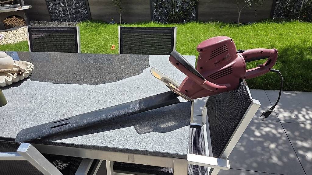 Tutti gli attrezzi: Heckenschere  – Usato da Wetzikon ZH venduto da veysel71