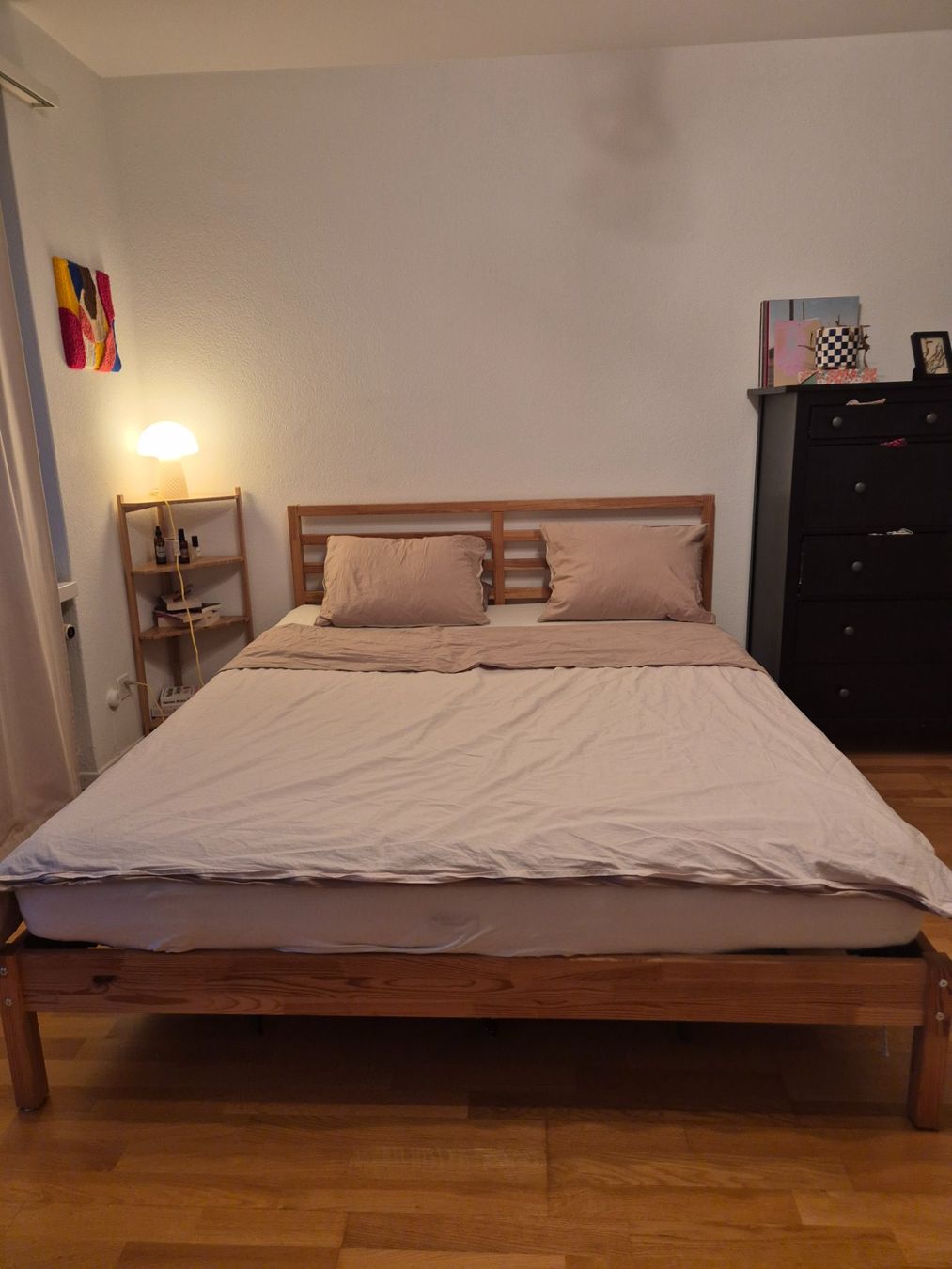 Ikea Lits: Naturally Darkened Solid Pine IKEA Tarva Bed 160x200cm – D'occasion à Zürich par nellaa 1