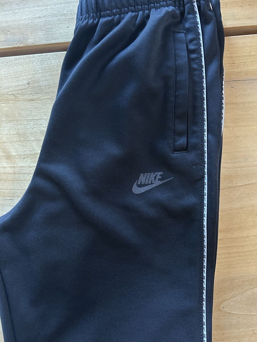 Pantalons: Bas training Nike – D'occasion à Muraz (Collombey) par Jul_ff
