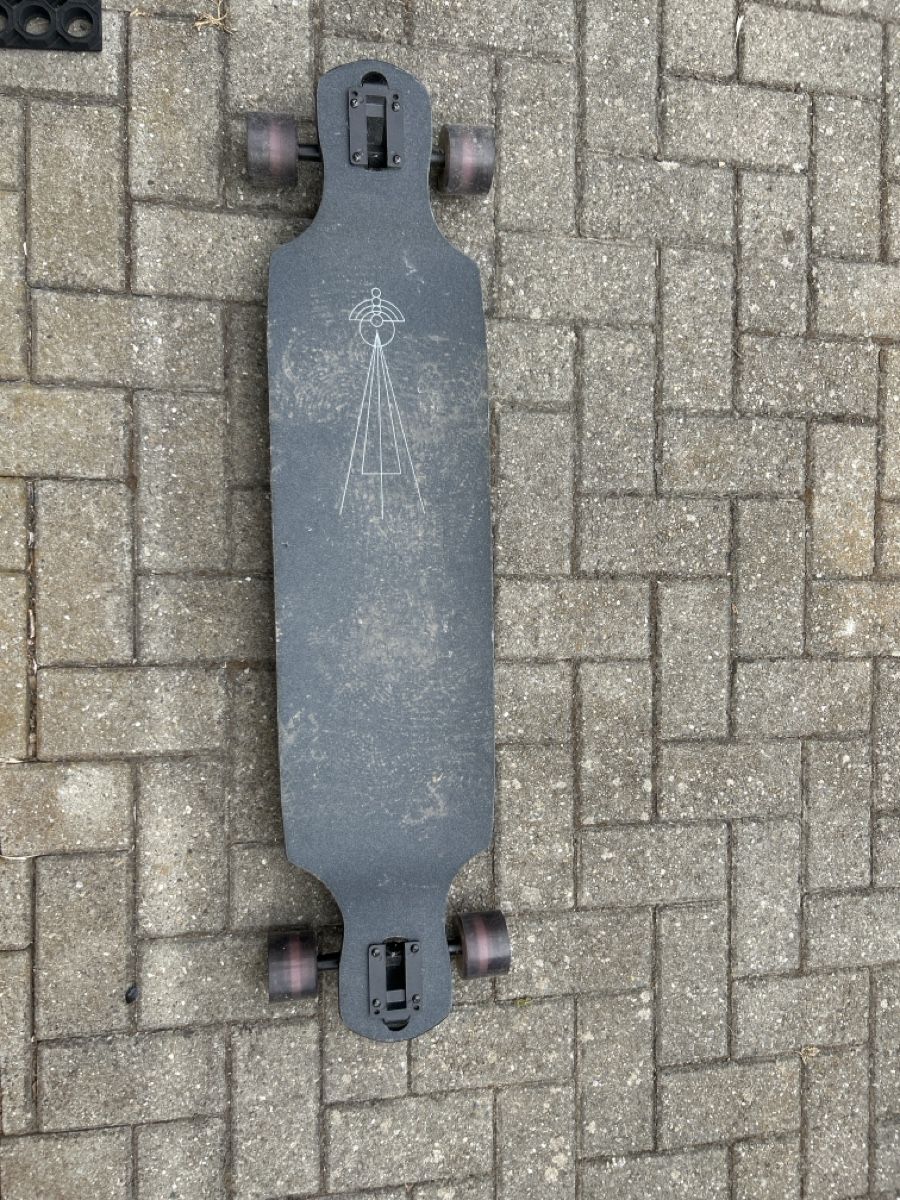 Skateboards: Longboard 70mm Rollen guter Zustand – Gebraucht aus Kirchdorf BE von Stella130