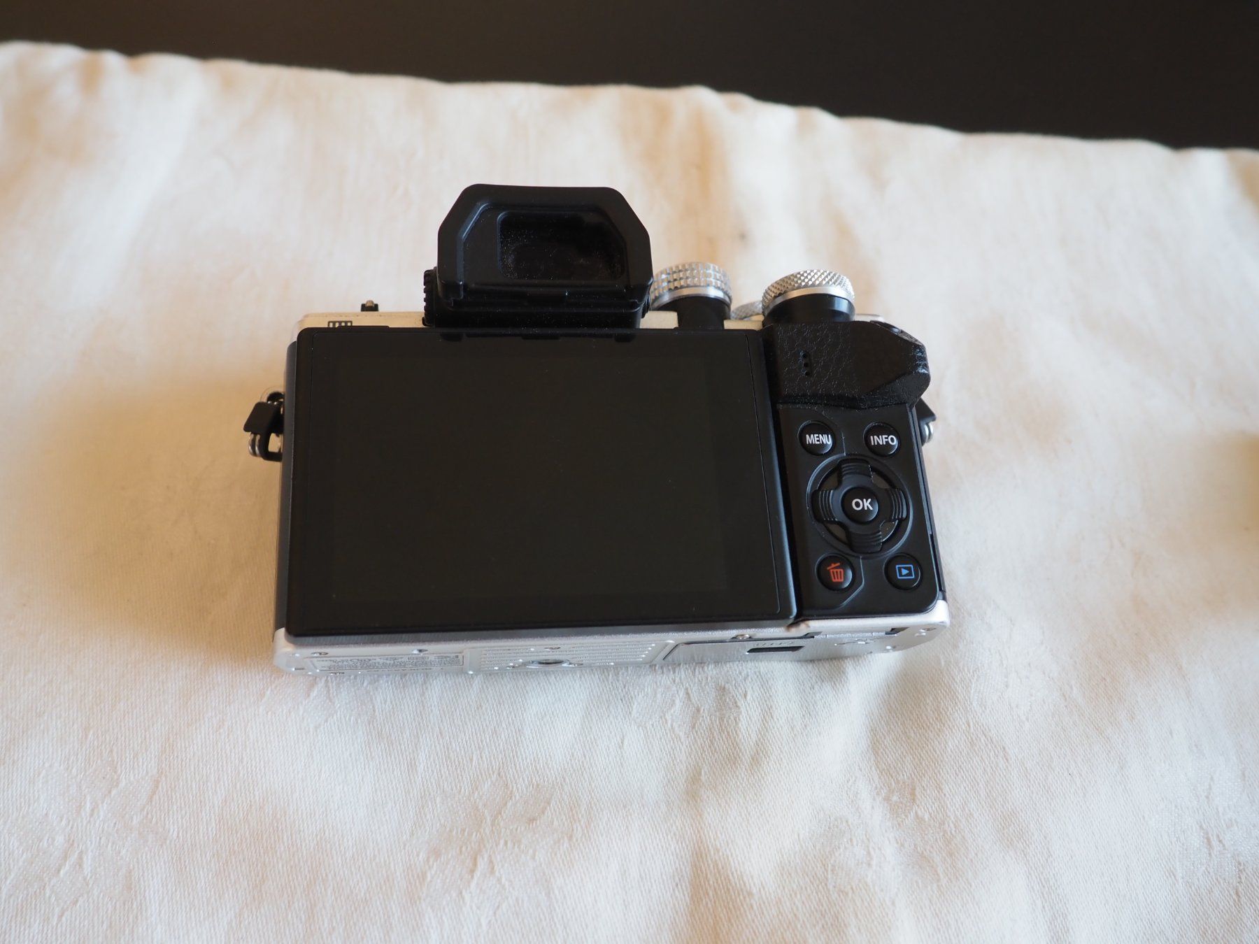 Olympus Kamera: Olympus OM-D E-M10 Mark II, Spiegellose Systemkamera – Defekt aus Schänis von Wewu 2