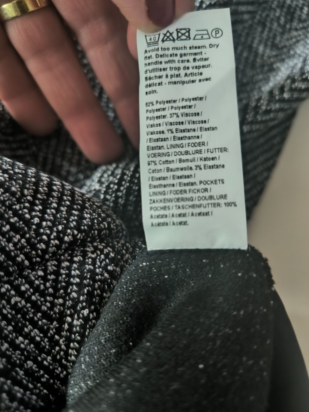 Pantaloni: Graue Hose mit Fischgrätenmuster, elastischer Bund, Größe 40 – Usato da Wallisellen venduto da C_DM 9