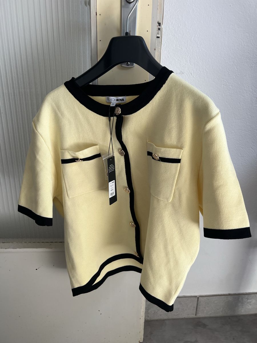Tops: Fashion Nova Top  – Neu und originalverpackt aus Kirchberg BE von lea_kb6y 1