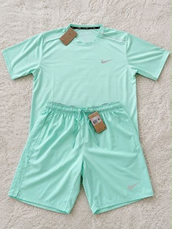 Ensemble t-shirt et short Nike vert menthe neuf