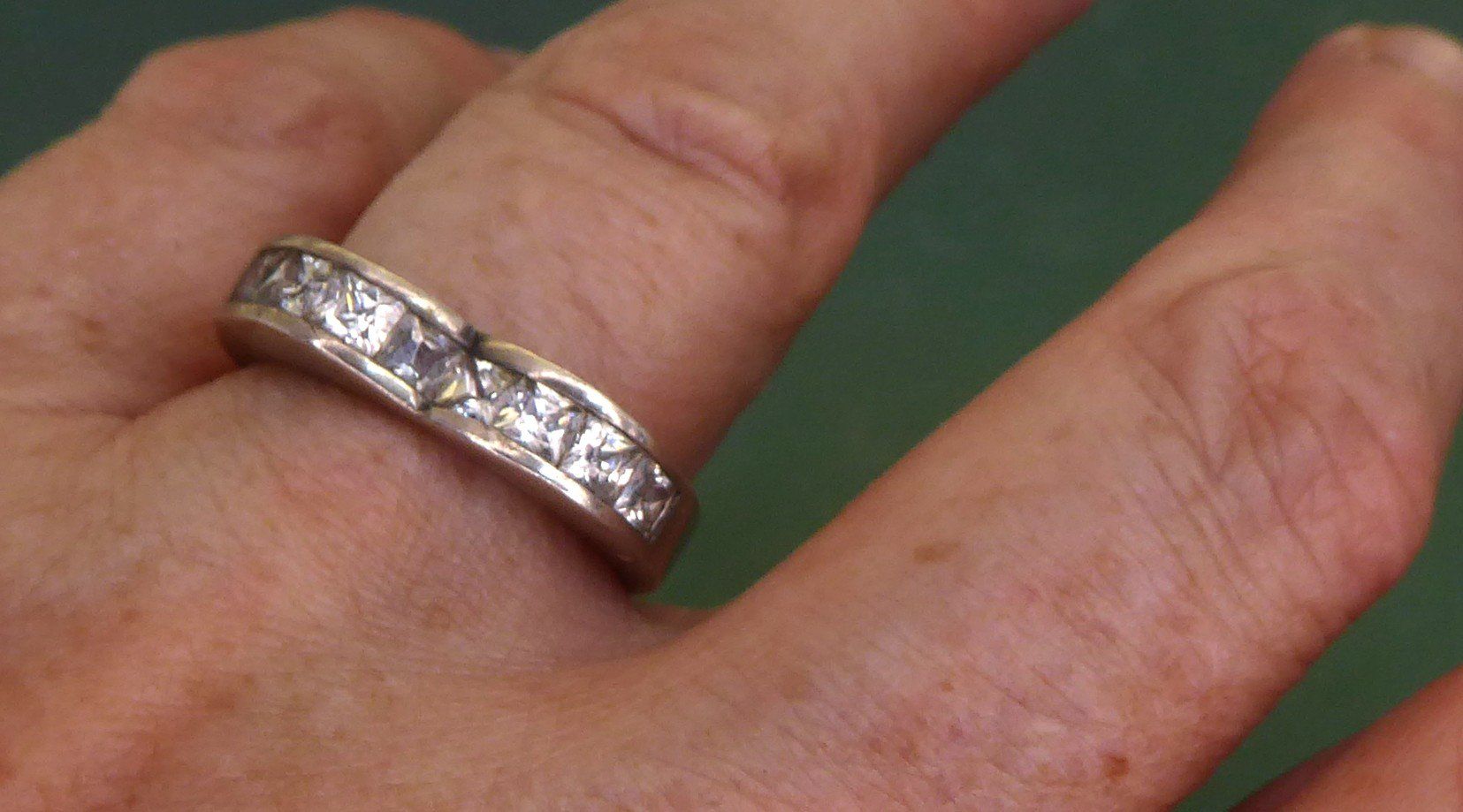 Anelli: Ring 925 Silber mit synthetischen Steinchen – Usato da Muri AG venduto da silvermouse007