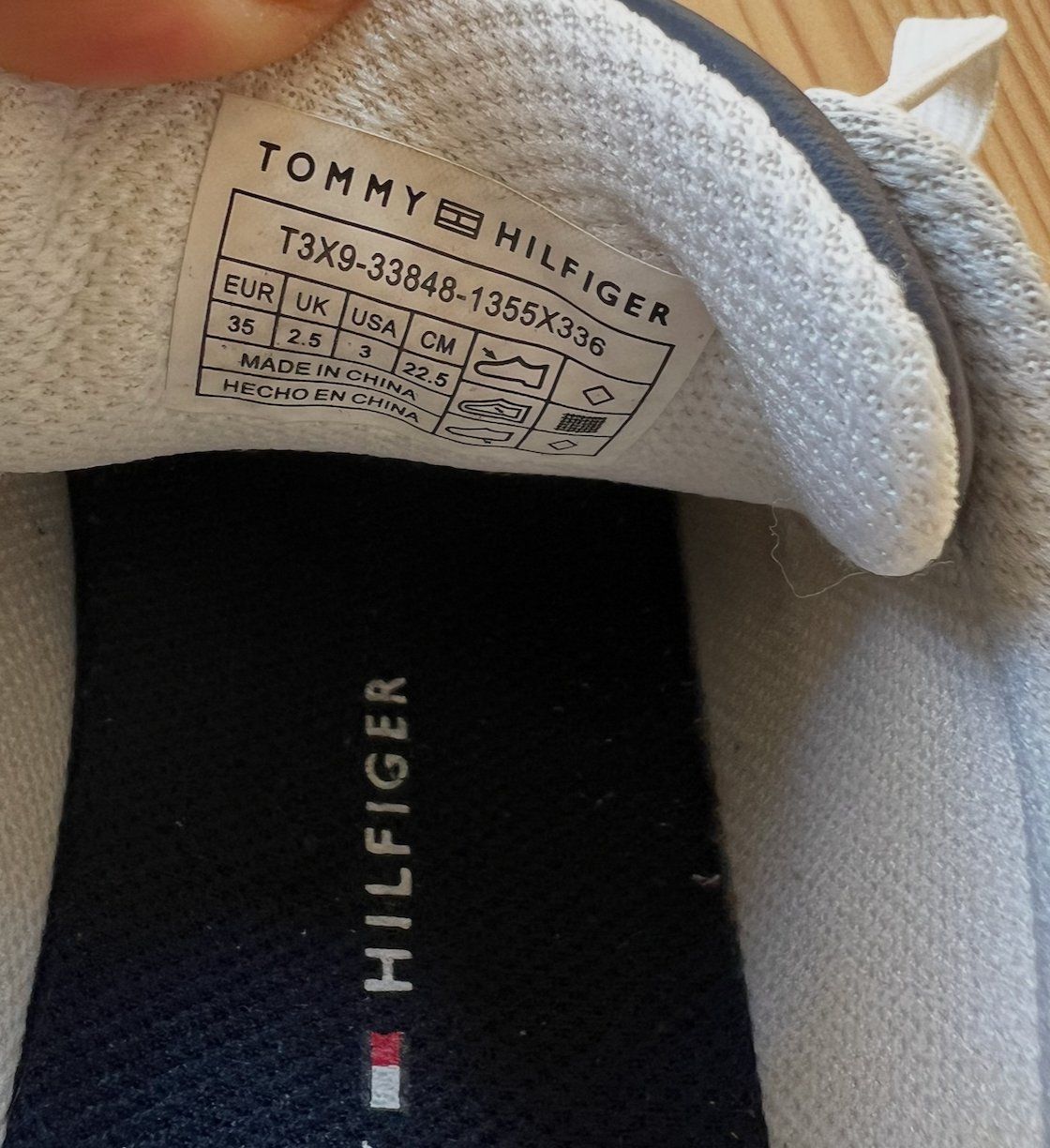 Tommy Hilfiger Scarpe per ragazzi: Tommy Hilfiger  Sneaker low - white Gr.35 – Usato da Zürich venduto da meggimay 4