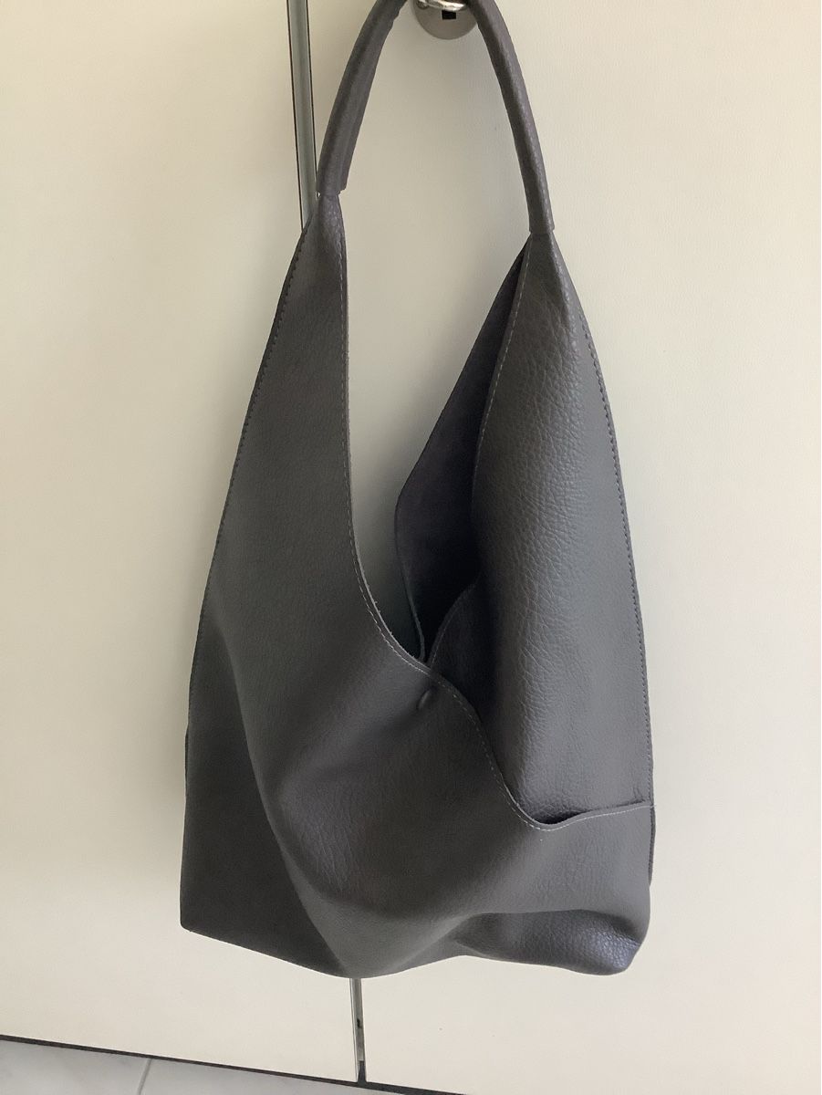 Taschen für Damen: Beuteltasche grau – Gebraucht aus Kriens von luna032