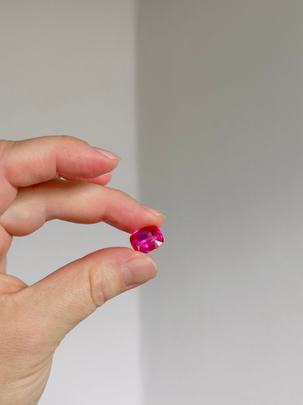 Pietre preziose: 12.20 Ct Certified Cushion Cut Loose Gemstone – Nuovo e nell'imballaggio originale da Genève venduto da AWWA 1