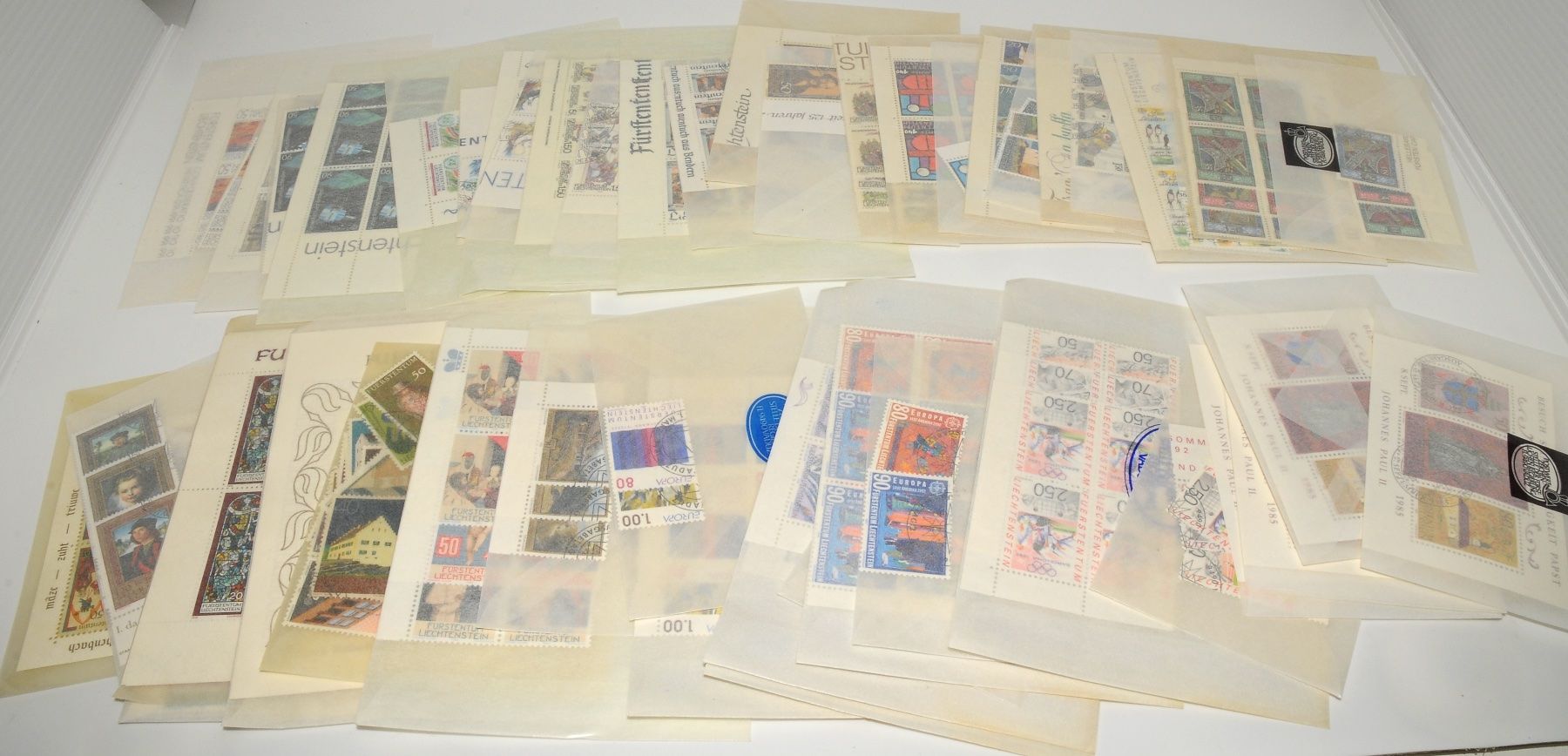 Tutti i francobolli: Grosse Briefmarkensammlung "Fürstentum Lichtenstein" – Usato da Bern venduto da Olynon 2