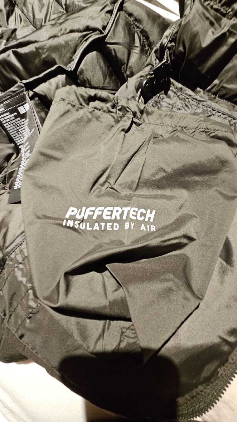 Uniqlo Giacche: Neue unegtragene Uniqlo Puffertech Jacke Small – Nuovo (secondo la descrizione) da Zürich venduto da Beachboy79 4