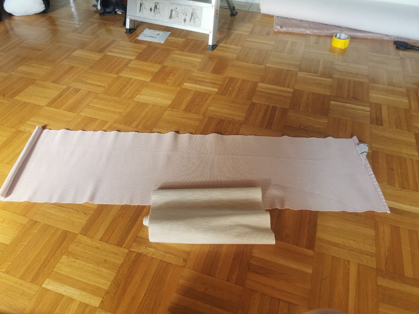 Ikea Set di tavolo e panche: Tischläufer Ikea Rosa und Beige – Nuovo (secondo la descrizione) da Laufen venduto da Daraja