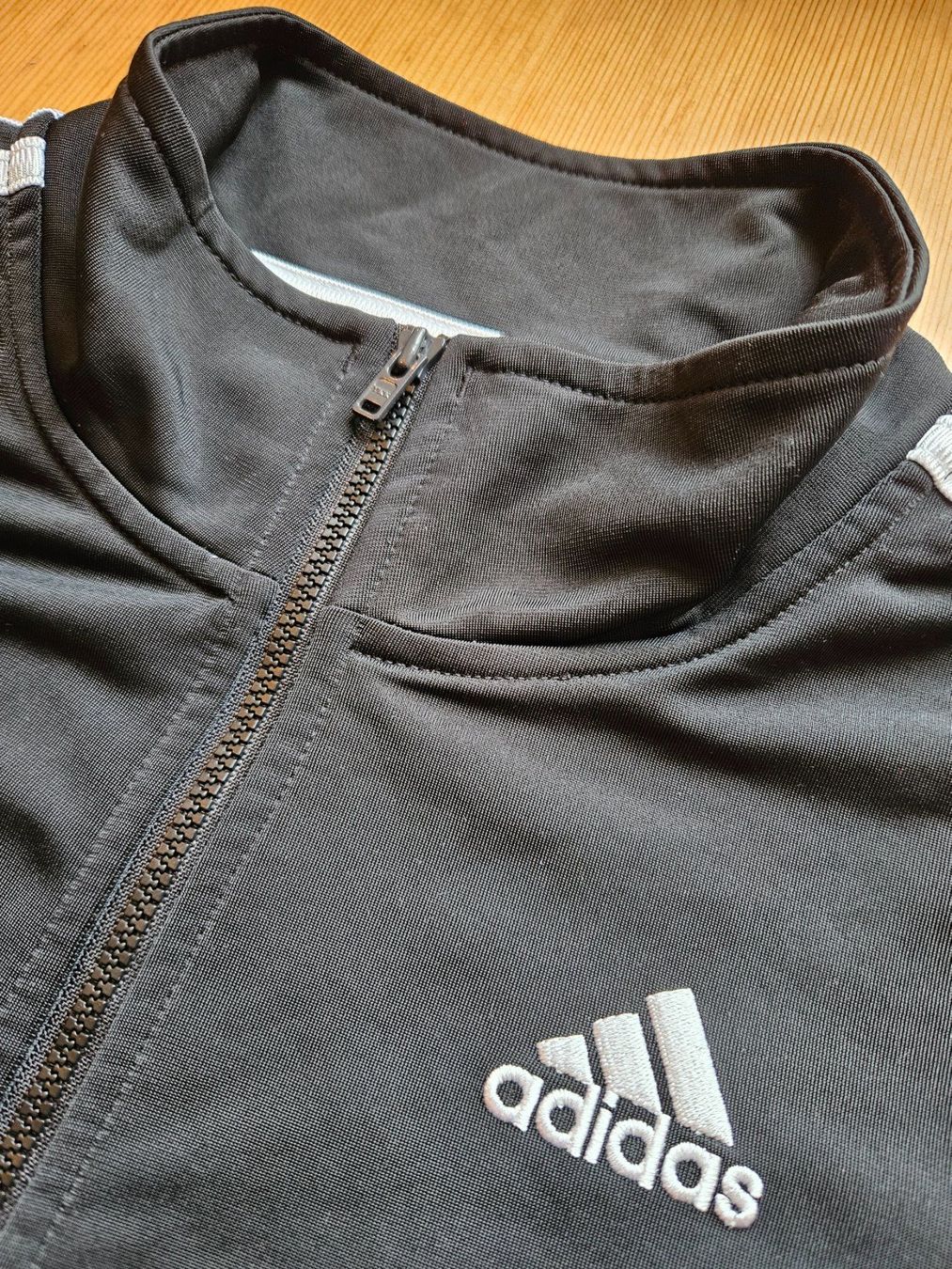 Adidas Giacche: Jacke adidas Grösse S retro – Usato da Hägglingen venduto da United-Village-Trade 1