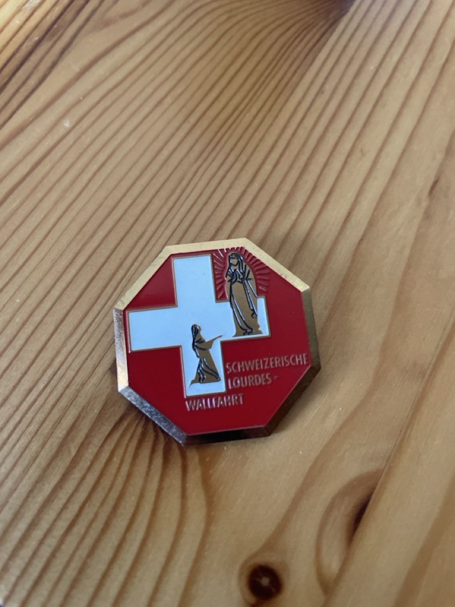 Spille & Fermagli: Lourdes Wallfahrt Anstecknadel – Usato da Ennetbühl venduto da Anna.K.