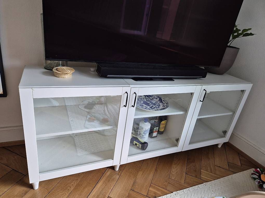 Kommoden: Sideboard Ikea mit Glastüren – Gebraucht aus Basel von jul_hr8h