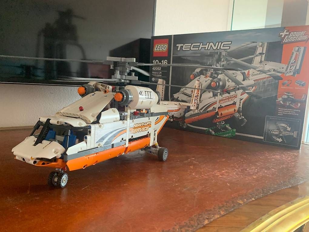 Lego Jeux de construction: Lego Technic Schwerlast Helikopter 42052 – D'occasion à Buonas par kev_bs7h