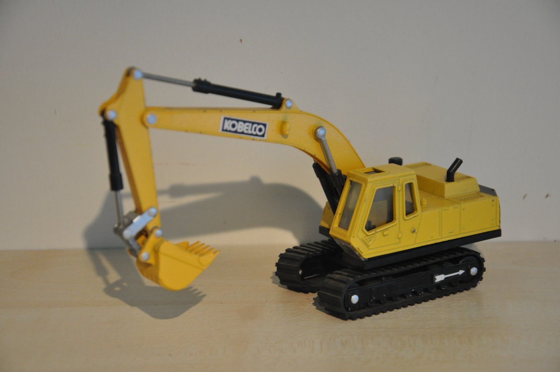Kits de montage: KOBELCO Raupenbagger – D'occasion à Mitlödi par worker04