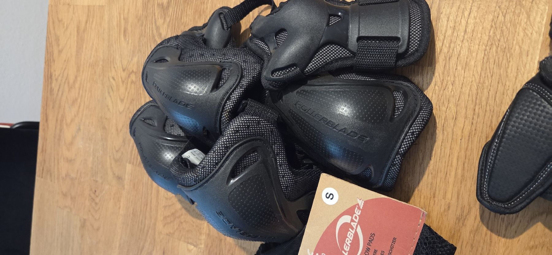 Pattini in linea & Pattini a rotelle: Kit Protections Rollerblade 3 Pack Noir Taille S  – Nuovo (secondo la descrizione) da Carouge GE venduto da LidieLot 1