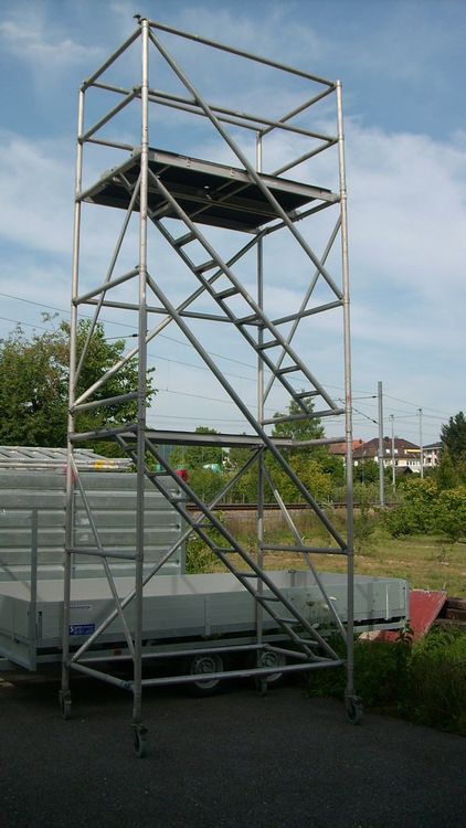 Rollgerüst mit Treppe gebraucht bis Arbeitshöhe ca.8.3m Kaufen auf