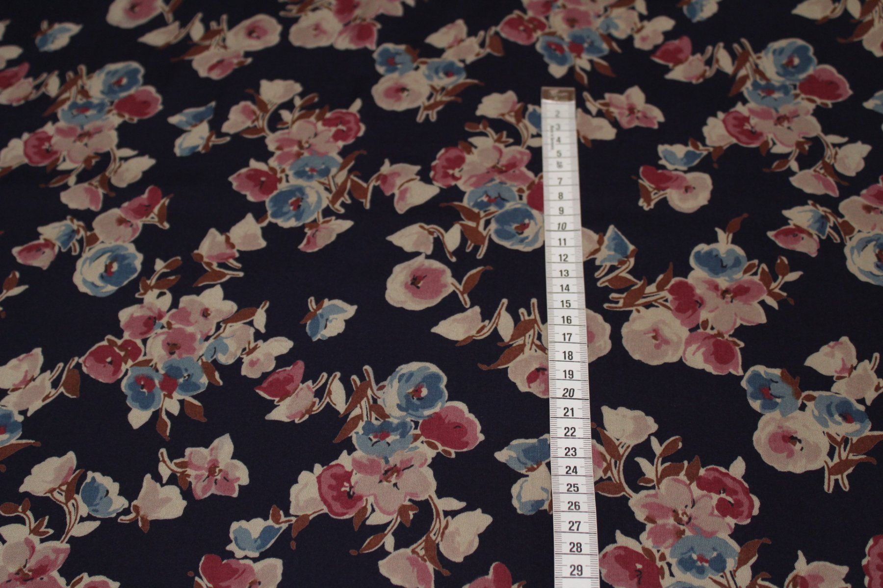 Tessuti: Stoff Kleiderstoff Viscose d.blau/Blumen – Nuovo (secondo la descrizione) da Obfelden venduto da solomon111 2