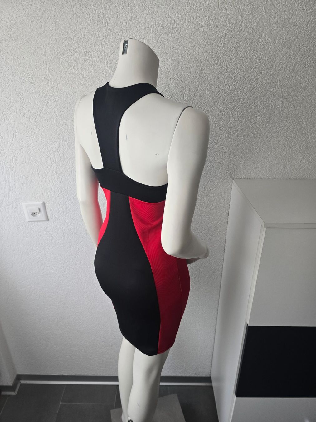 Vestiti: Robe noir et rouge T-S – Usato da Les Verrières venduto da kitel79 8