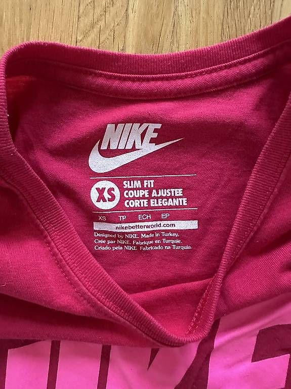 Nike T-shirt: Nime Tshirt – Usato da Zürich venduto da PetraBallon 1