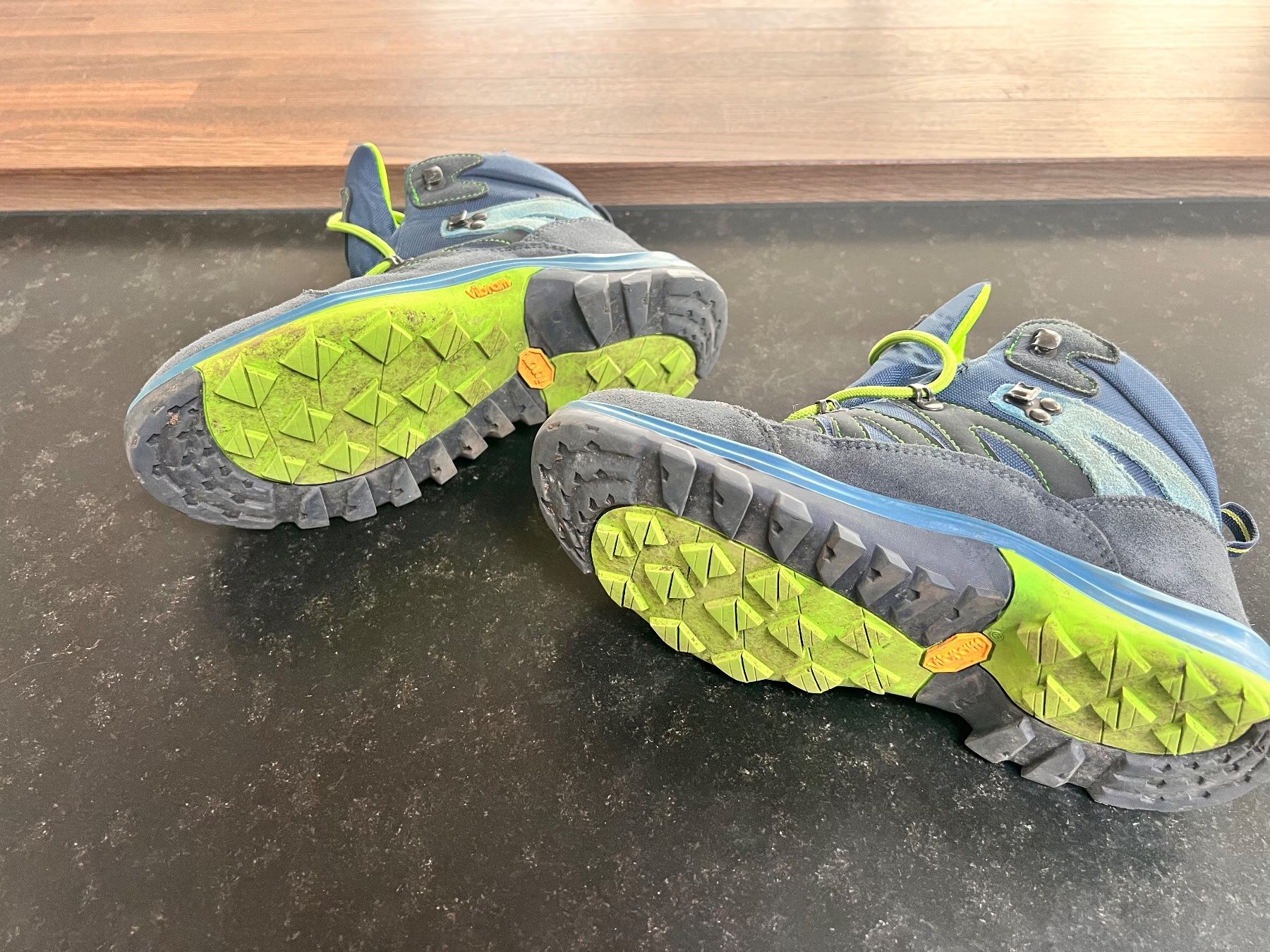 Scarpe per ragazzi: Kinder-Wanderschuhe, waterproof, Gr. 37 – Usato da Muri b. Bern venduto da suedamerika1 3