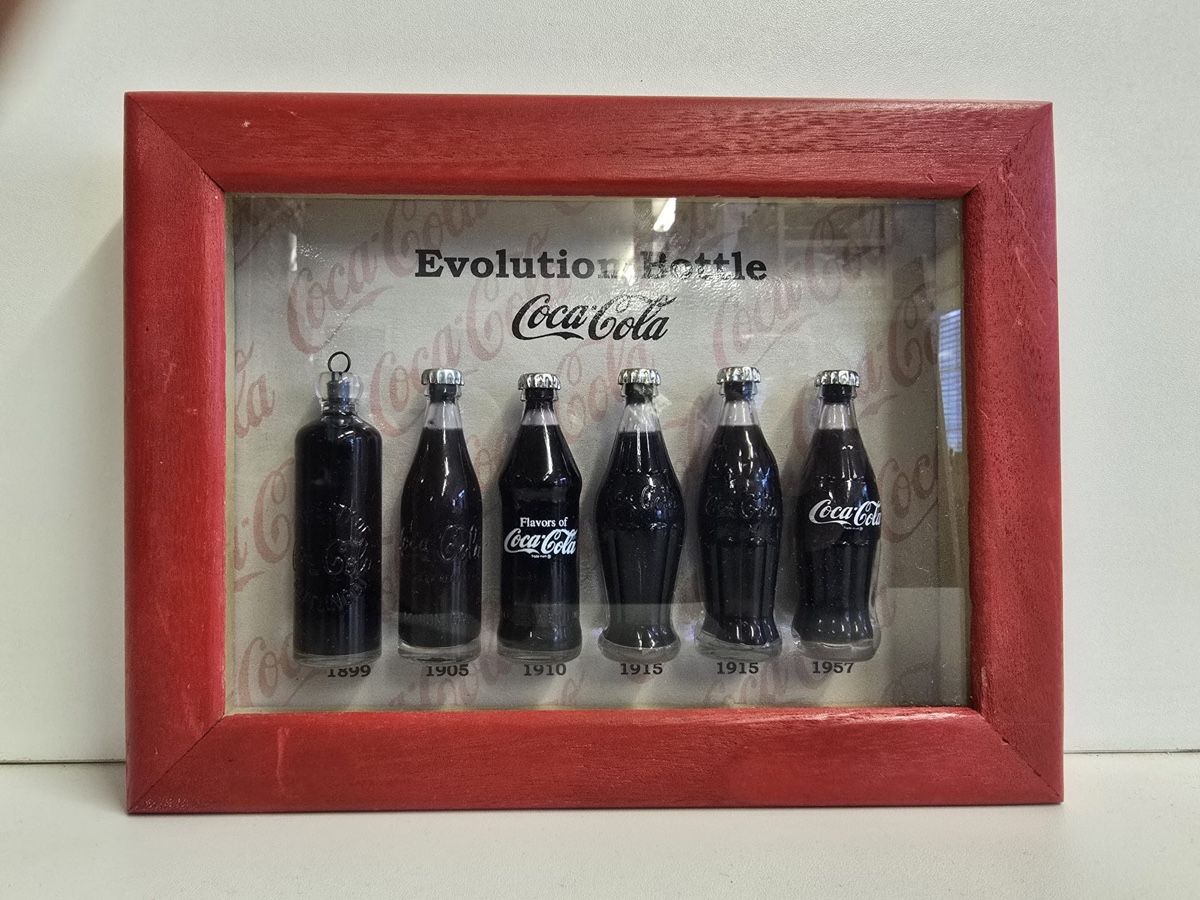 Foto & Immagini: Coca Cola Evolution Bottle - Sammlerstück im Rahmen! – Nuovo (secondo la descrizione) da Oberurnen venduto da jasmin2fel