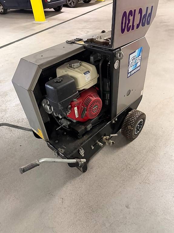 Kompressoren: Mobiler Kompressor mit Benzinmotor – Gebraucht aus Arosa von bee_m999 3
