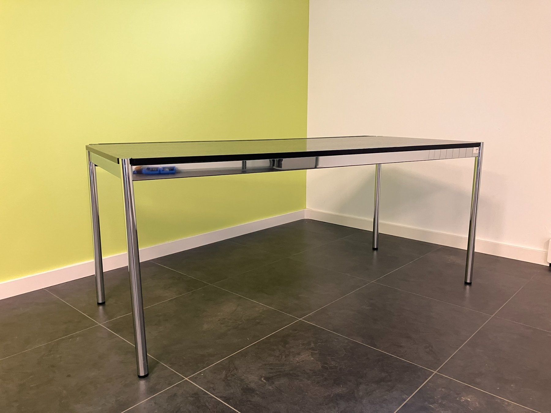 Tavoli: USM Tisch schwarz 175x75 – Usato da Lengnau BE venduto da ber_yhl5