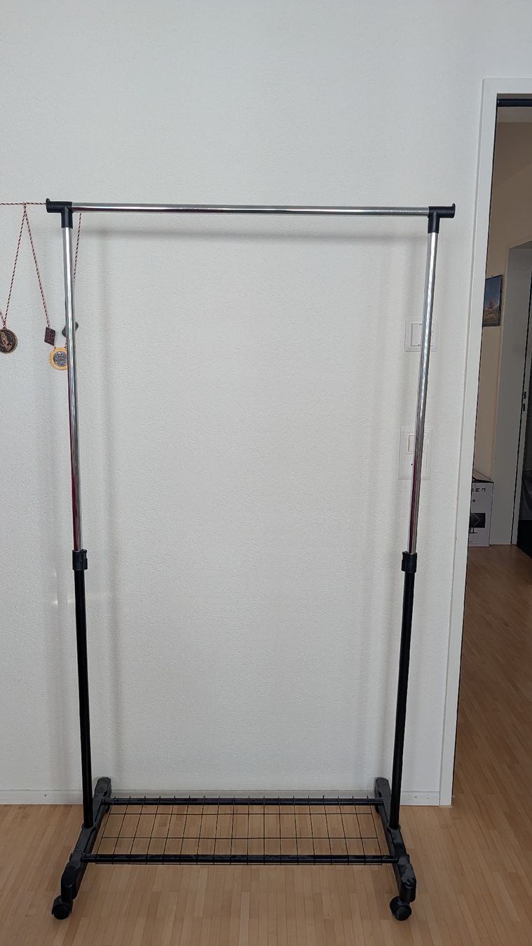 Garderobe: Kleiderständer mobil mit Ablage – Gebraucht aus Wettingen von Lord_luke 2