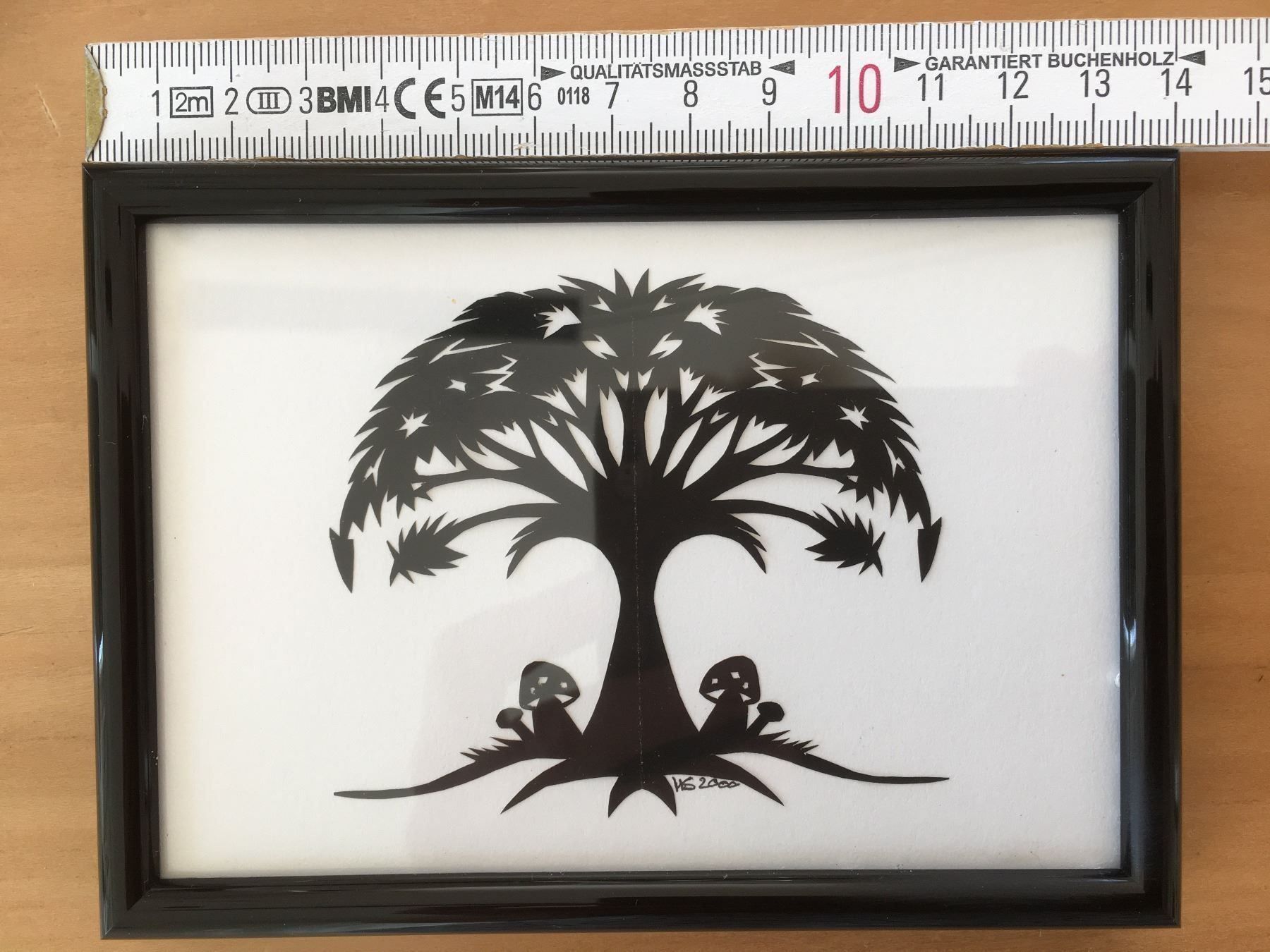 Grafica & Litografie: SCHERENSCHNITT BAUM PILZE HANDARBEIT SIGNIERT M.S. 2000 – Usato da Subingen venduto da ArtBead