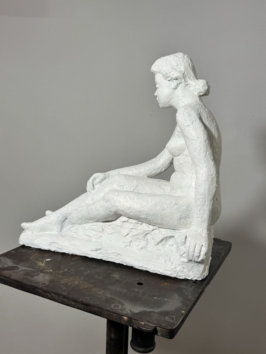 Sculture & Statue: Sitzende Gipsfigur Frauenakt – Usato da Villmergen venduto da Kunstraum.ch 2