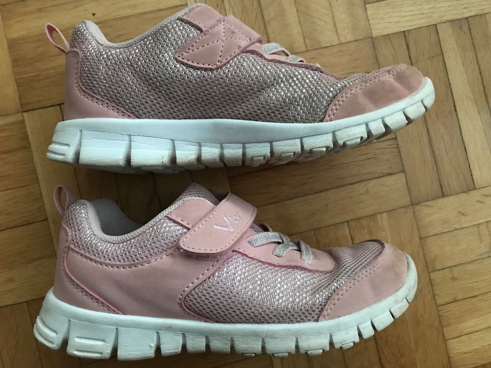 Mädchen Turnschuhe von Vty Grösse 30 rosa/silber (Gebraucht) in