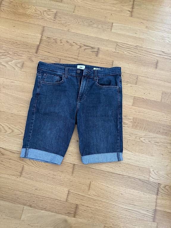 Jeans: Jeanshose Kurz – Usato da Zürich venduto da rafa014