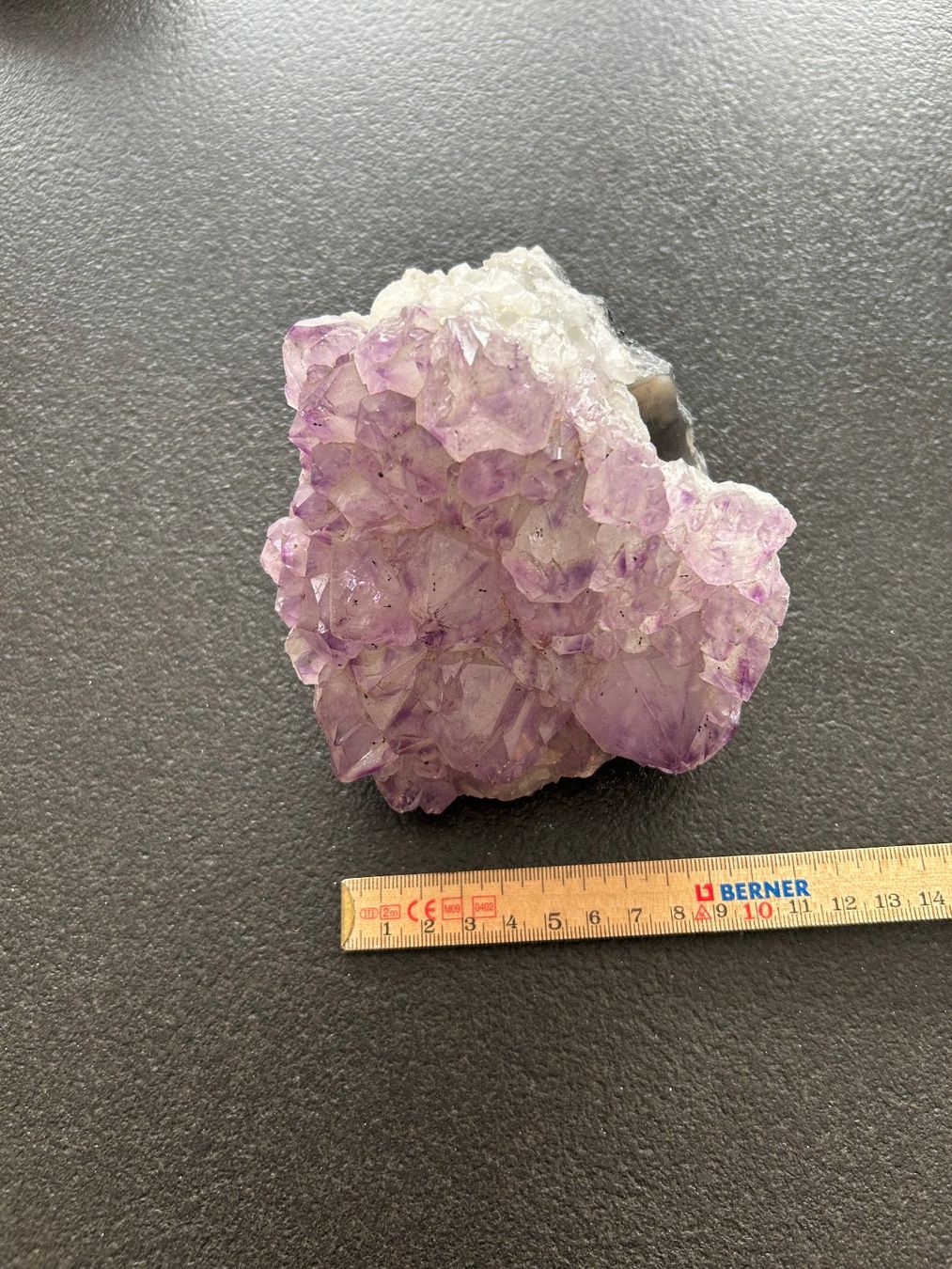 Minerali & Pietre curative: Amethyst Cluster 1300g – Usato da Root venduto da msshop