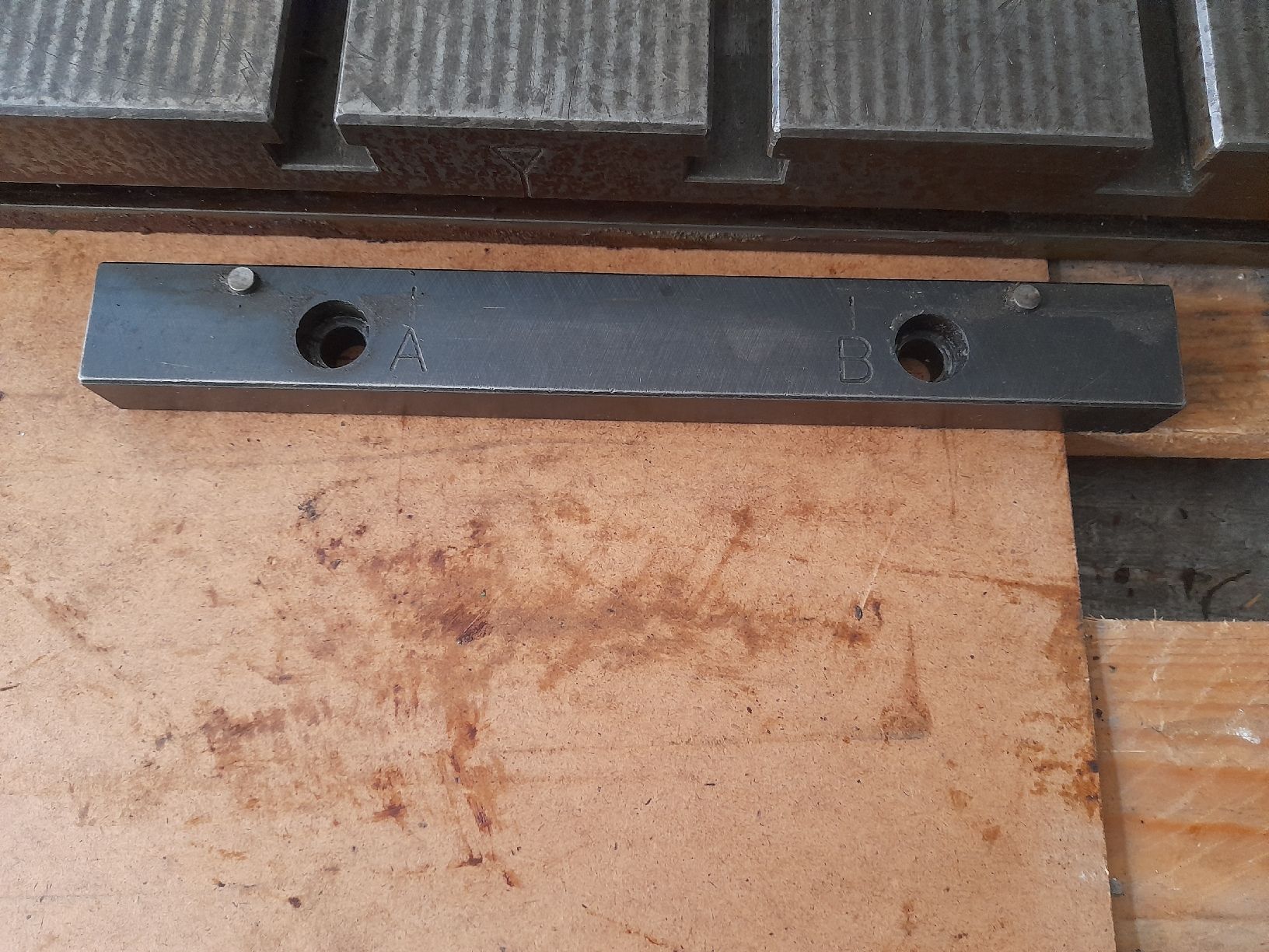 Altro per industria metallurgica: Nutensteinplatte mit A ,B Befestigungen – Usato da Stetten AG venduto da TheKu8248 1