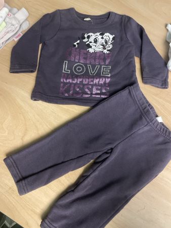 Benetton Trainer lila Motivdruck Gr. 74 