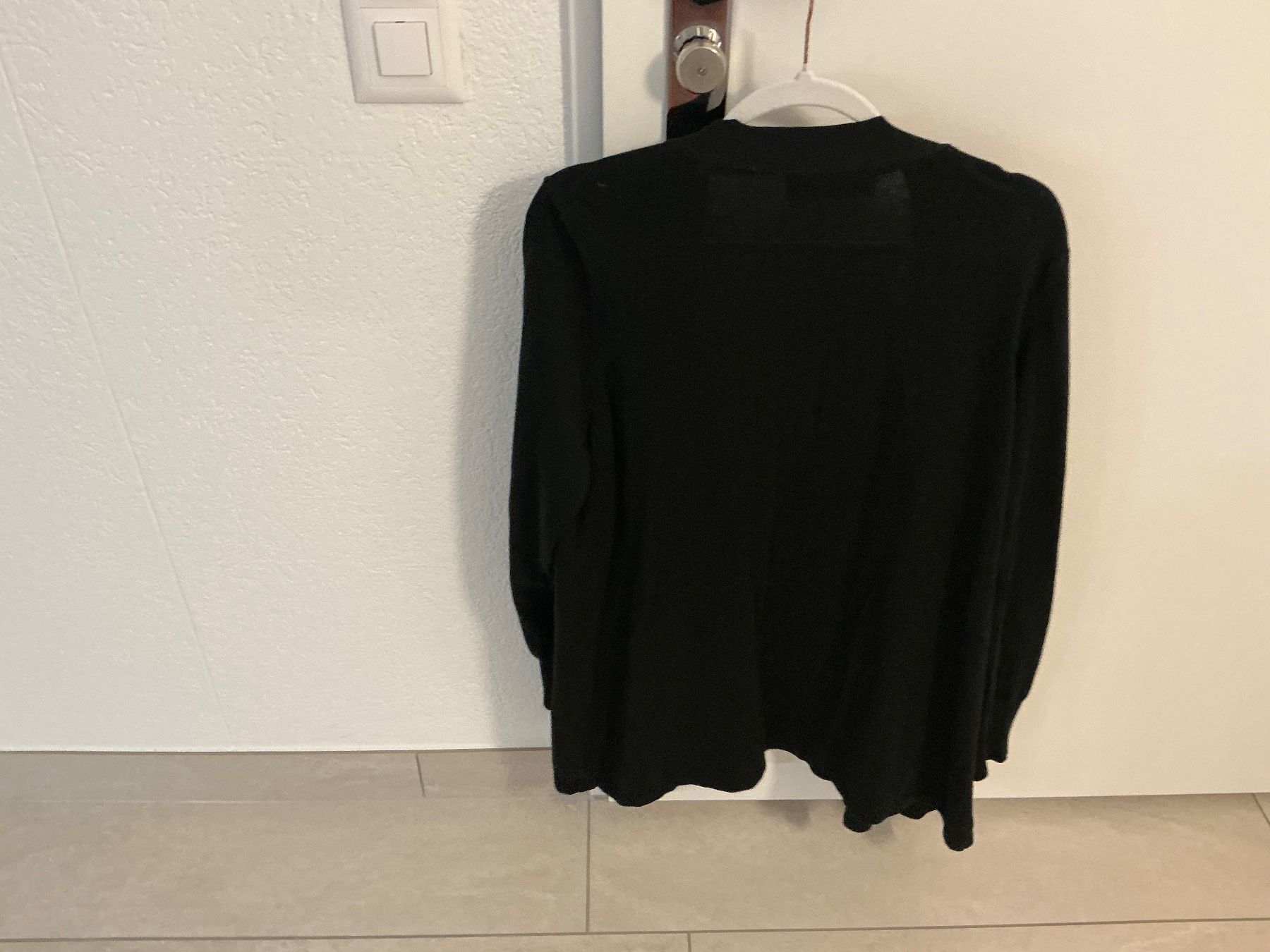 Giacche: Schwarze Strickjacke, Cardigan, Grösse 40/42 – Usato da Würenlos venduto da sweety5436 1