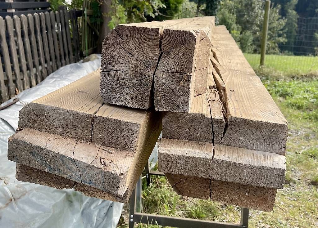 Articoli in legno: Sehr alte Holzbalken. – Usato da Jonen venduto da Jamber01 2