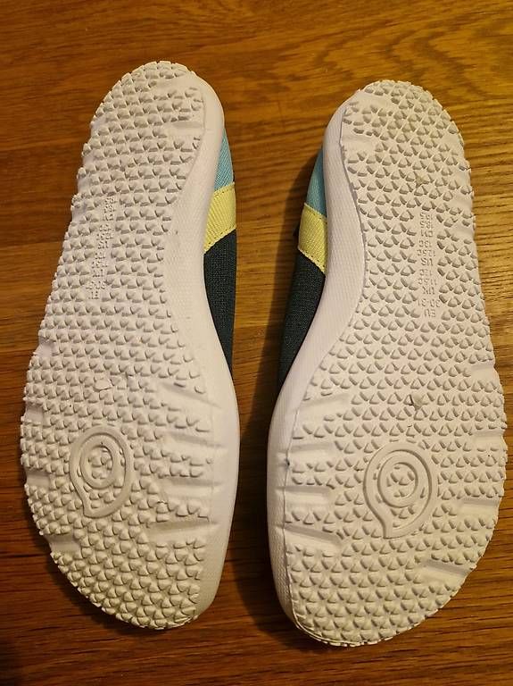 Decathlon Scarpe per ragazzi: Chaussures aquatiques taille 30-31 – Usato da Villars-sur-Glâne venduto da Mark_988 2