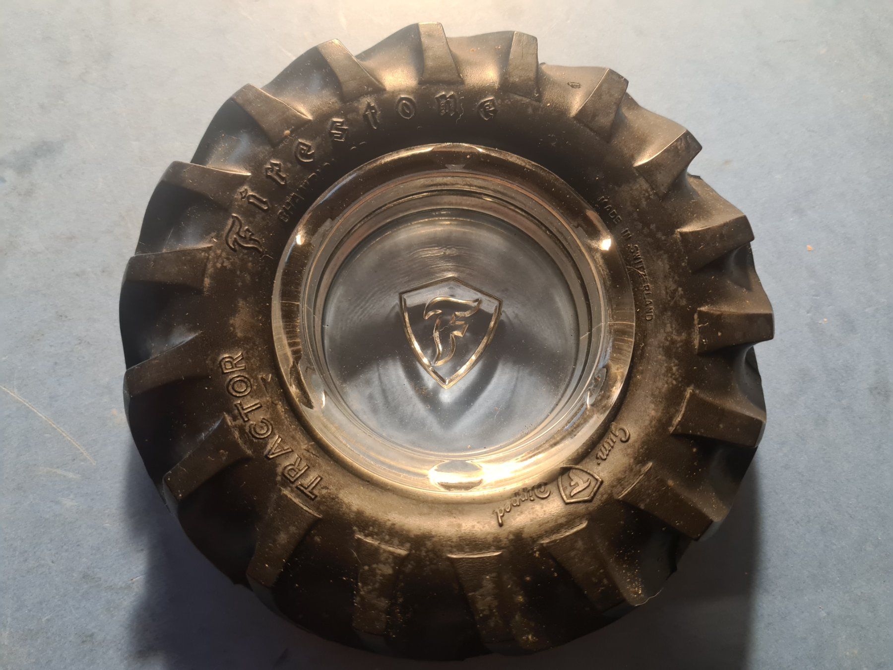 Firestone Aschenbecher: FIRESTONE  TRACTOR  CENDRIER  VINTAGE  COLLECTION – Gebraucht aus Bellevue von BURGOLMANIA