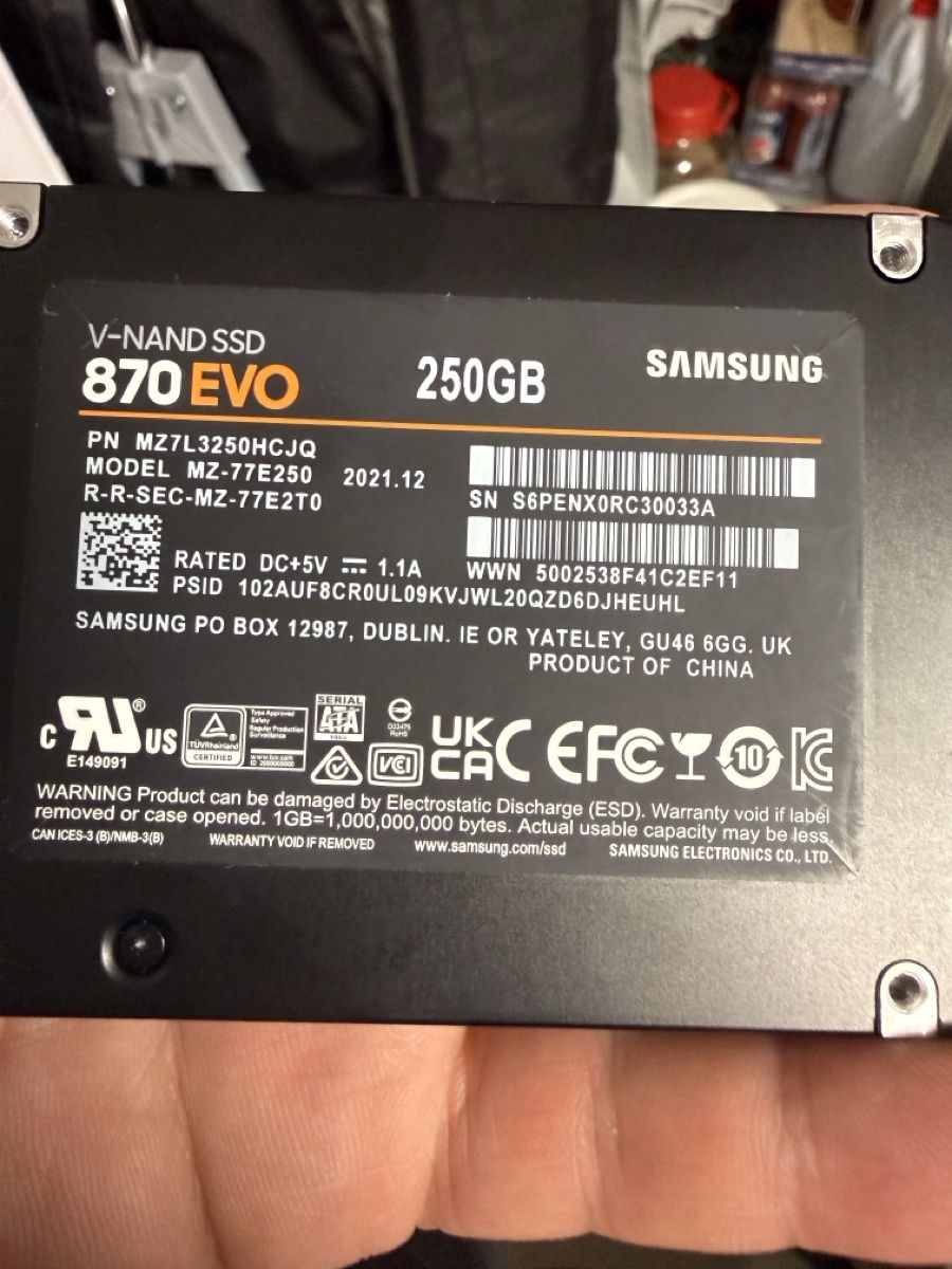 Samsung Dischi rigidi: Samsung 870 EVO 250GB SSD – Usato da Oensingen venduto da aziri123