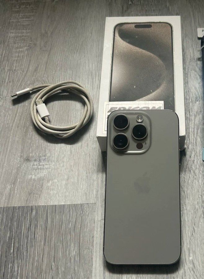 Apple Telefoni cellulari / Smartphones: iPhone 15 Pro (128GB) Akku 100% – Usato da Luzern venduto da Waince786