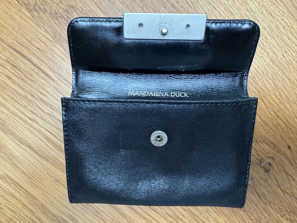 Mandarina Duck Portafogli: Mandarina Duck Portemonnaie Leder schwarz, Beschläge silber – Usato da Gurmels venduto da topsommer 1
