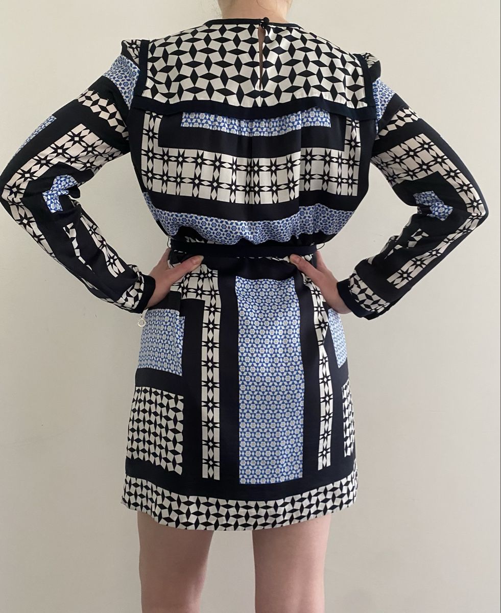 Armani Kleider: Armani Exchange Dress, Size 4 USA, Navy & White Patterned – Gebraucht aus Zollikerberg von mvm_68rc 1