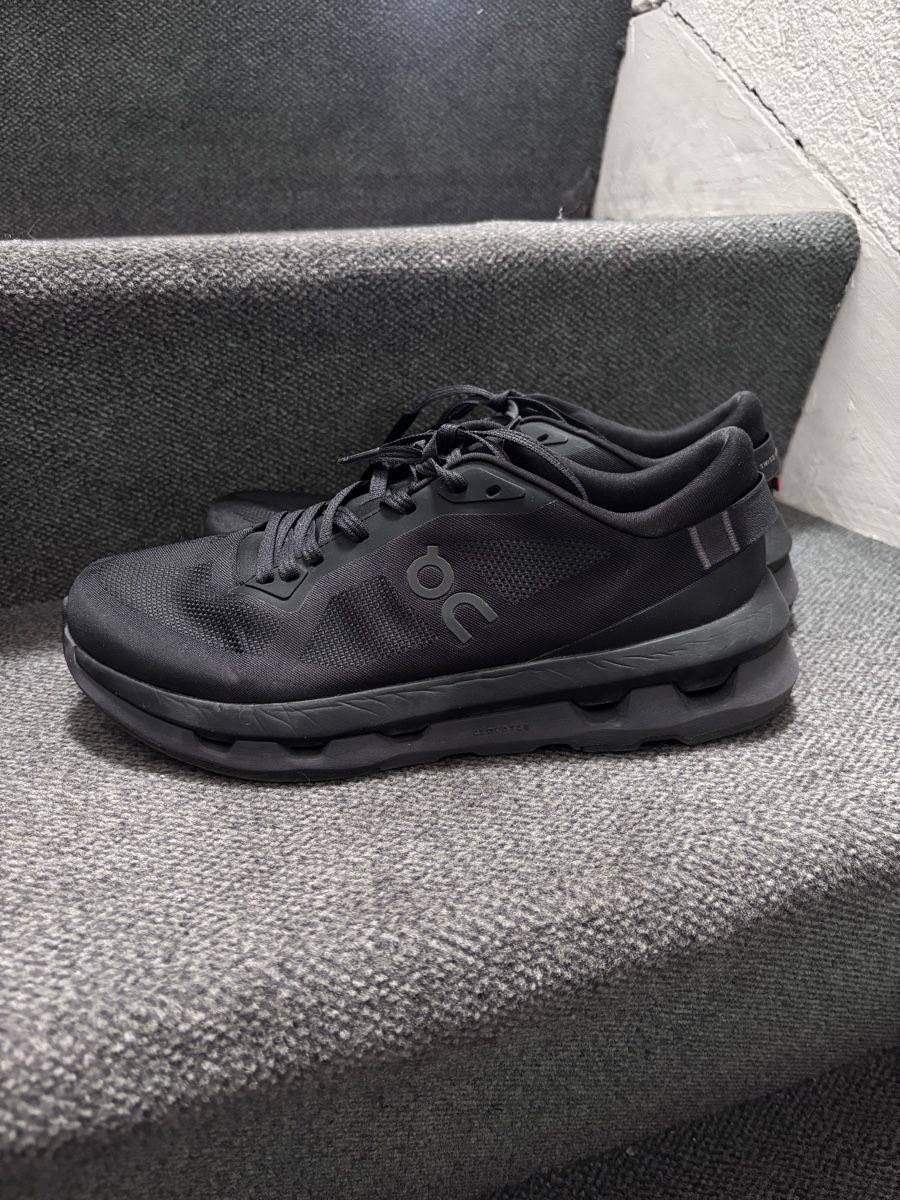 On Damenschuhe: On running - Cloudzone – Gebraucht aus Zürich von Hanna-Hadorn 1