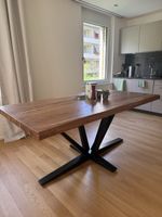 Massiver Akazienholz-Esstisch 180x88 cm mit Design-Metallges
