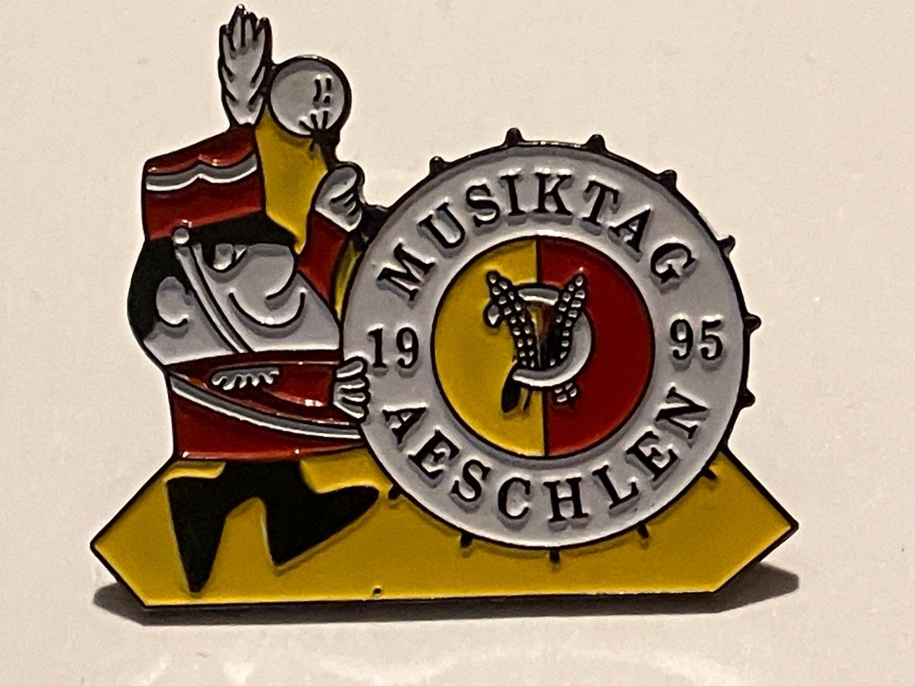 Placchette & Badge: 1 Pin Musiktag Aeschlen 1995 – Usato da Basel venduto da djwwpp